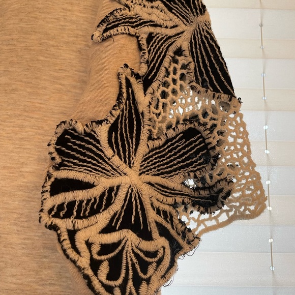 Hailey and Co size small Top - Picture 2 of 3